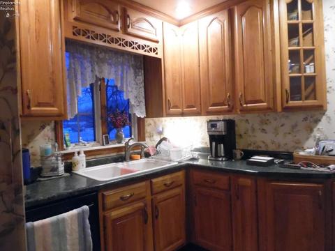 837 S Myrtle Ave, Willard, OH 44890 photo 2