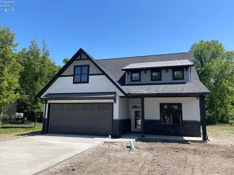 404 Lighthouse Oval, Marblehead, OH 43440 photo 2