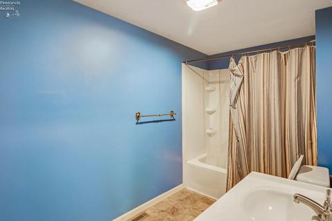 528 E Monroe St, Sandusky, OH 44870 photo 13