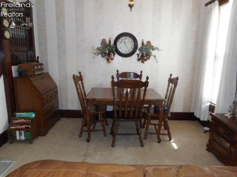 316 W Emerald St, Willard, OH 44890 photo 4