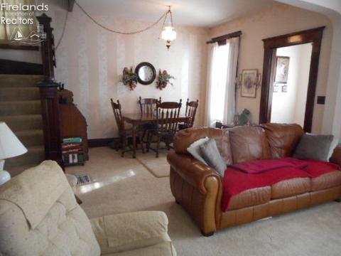 316 W Emerald St, Willard, OH 44890 photo 3