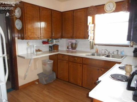 316 W Emerald St, Willard, OH 44890 photo 7