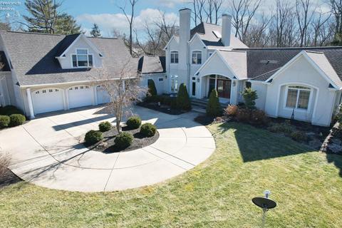 2716 Hull Rd, Huron, OH 44839