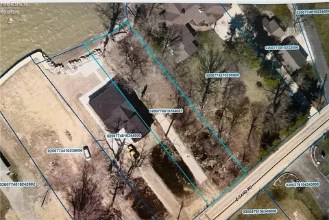 2565 E Sand Rd, Port Clinton, OH 43452