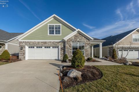 2651 Chateau Dr, Port Clinton, OH 43452