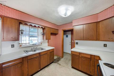 273 Brinker St, Bellevue, OH 44811 photo 9