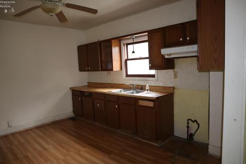 313 Park Ave, Willard, OH 44890 photo 10