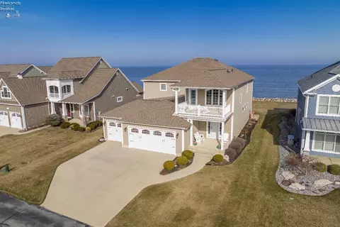 481 Bay Point Blvd, Marblehead, OH 43440