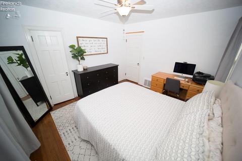 438 Cambridge Ave, Elyria, OH 44035 photo 16