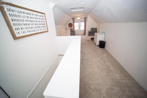 438 Cambridge Ave, Elyria, OH 44035 photo 10