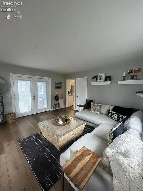 328 Ohio St, Huron, OH 44839 photo 3