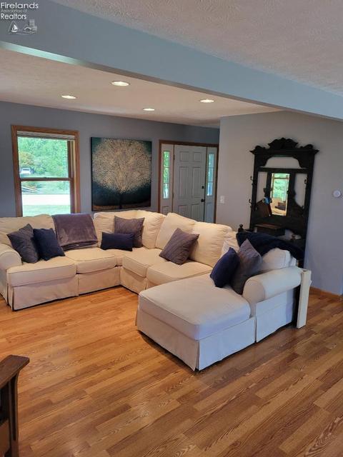 604 Summerfield Pl, Huron, OH 44839 photo 4