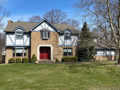 4331 E Chatham Dr, Port Clinton, OH 43452
