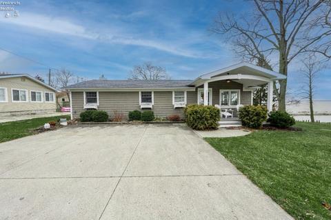 2551 Bay Vista Dr, Marblehead, OH 43440