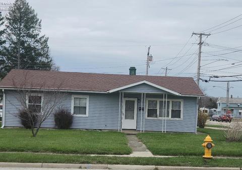 1704 Moore St, Fremont, OH 43420