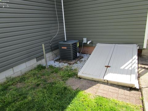 164 E Forest St, Clyde, OH 43410 photo 9