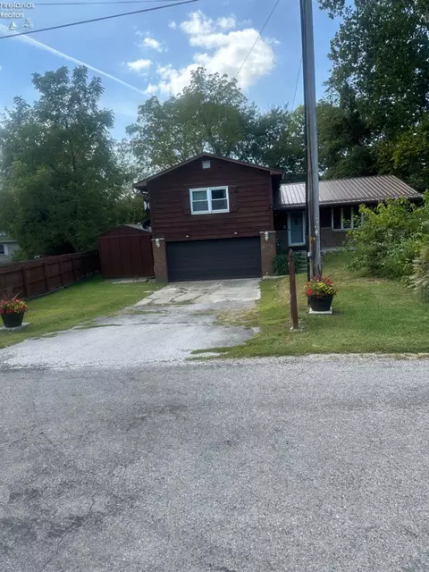 13101 Lindecamp Rd, Milan, OH 44846