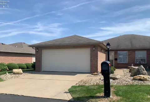 5 Ridgewood Dr, Willard, OH 44890