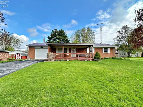 2 Orchard Ct, Bloomville, OH 44818