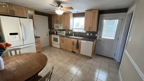 2819 E Bayview Ln, Sandusky, OH 44870 photo 8
