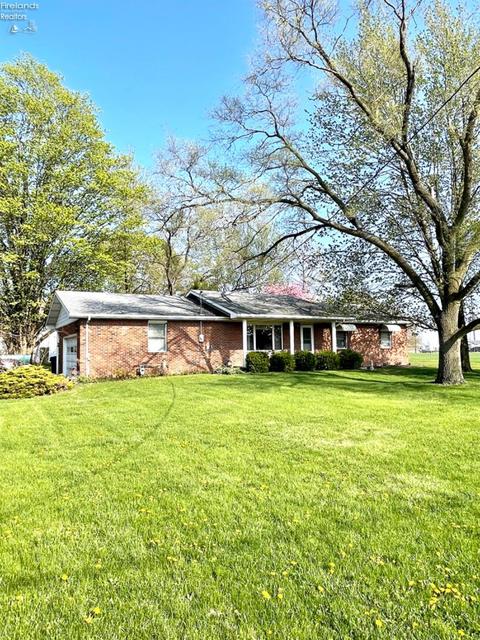 760 N Locust St, Oak Harbor, OH 43449
