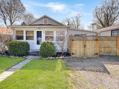 309 N Worthy St, Marblehead, OH 43440