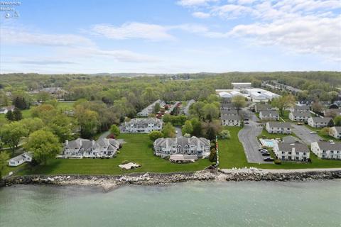 598 N Monument Vw, Marblehead, OH 43440