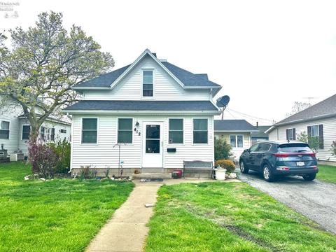 412 W 3rd St, Port Clinton, OH 43452