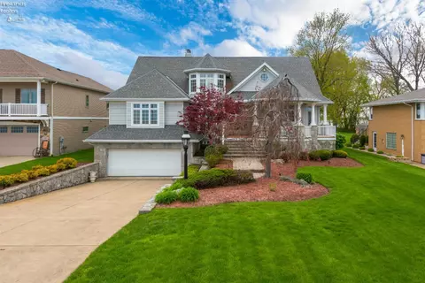 613 Cedar Point Rd, Sandusky, OH 44870