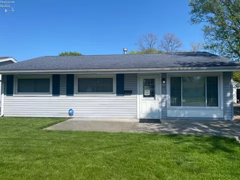 1314 E Larchmont St, Sandusky, OH 44870