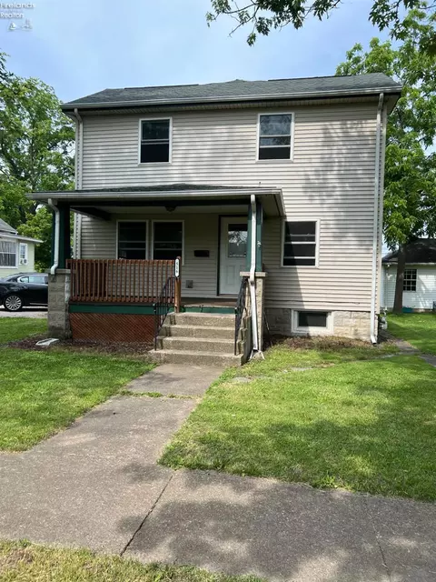516 Laurel Ave, Port Clinton, OH 43452
