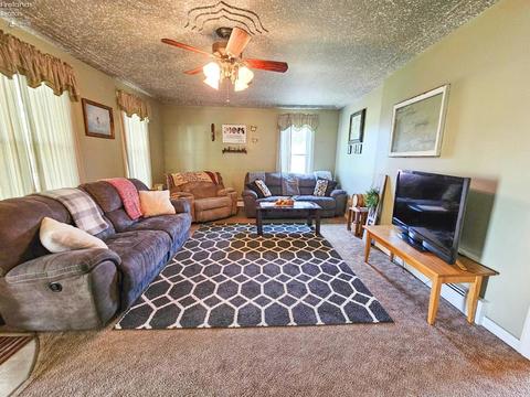 116 W Cherry St, Clyde, OH 43410 photo 12