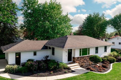 205 W Cole Rd, Fremont, OH 43420
