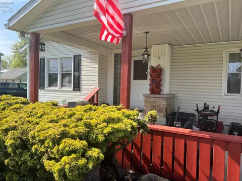558 W Laurel St, Willard, OH 44890 photo 6