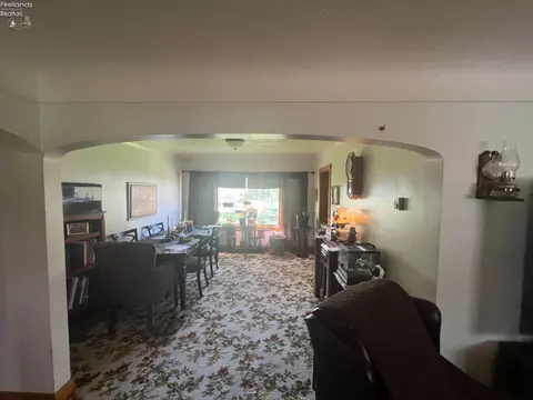 558 W Laurel St, Willard, OH 44890 photo 10