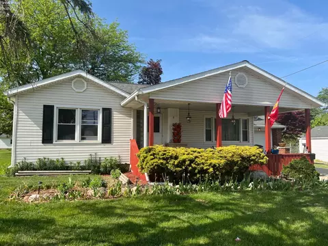 558 W Laurel St, Willard, OH 44890 photo 2