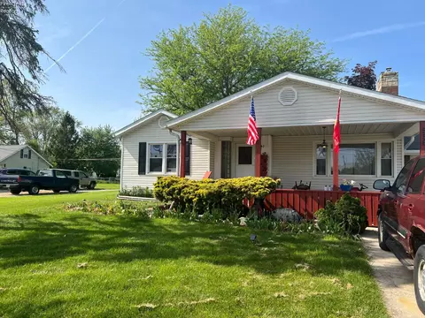 558 W Laurel St, Willard, OH 44890 photo 4