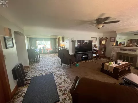 558 W Laurel St, Willard, OH 44890 photo 9