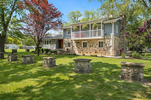 482 N Hillcrest Dr, Marblehead, OH 43440