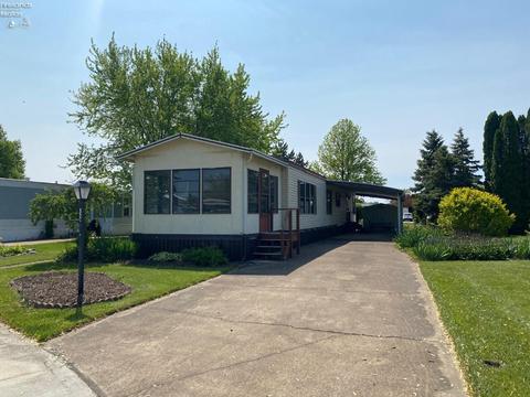 32 E Bass Cir, Marblehead, OH 43440
