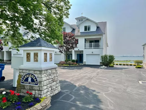 11190 E Bayshore Rd #B, Marblehead, OH 43440