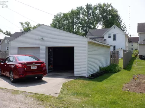 424 W Maple St, Willard, OH 44890 photo 16