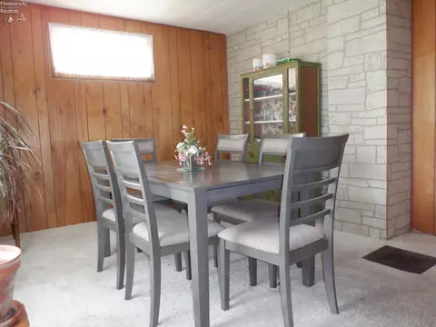 424 W Maple St, Willard, OH 44890 photo 5