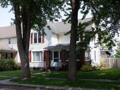 424 W Maple St, Willard, OH 44890 photo 2