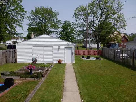 424 W Maple St, Willard, OH 44890 photo 14