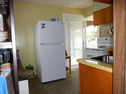 424 W Maple St, Willard, OH 44890 photo 7