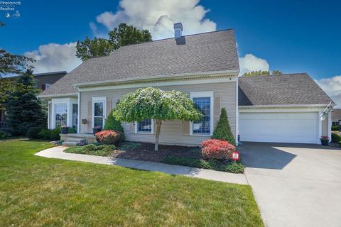 722 Valleyview Dr, Bellevue, OH 44811