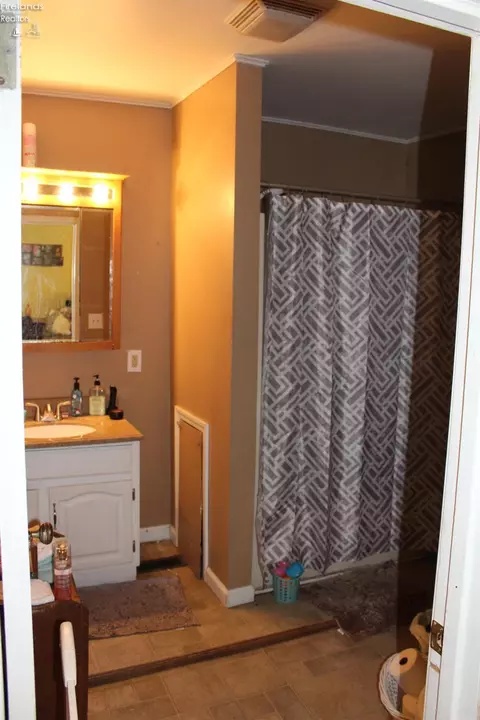 23 Maple St, Norwalk, OH 44857 photo 4