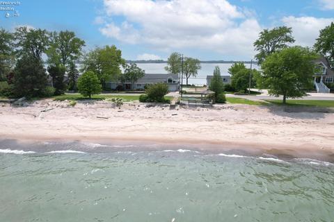 1137 Cedar Point Rd, Sandusky, OH 44870