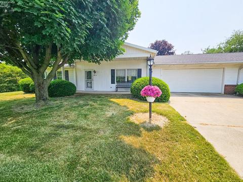 927 Tucker Ln #C, Fremont, OH 43420